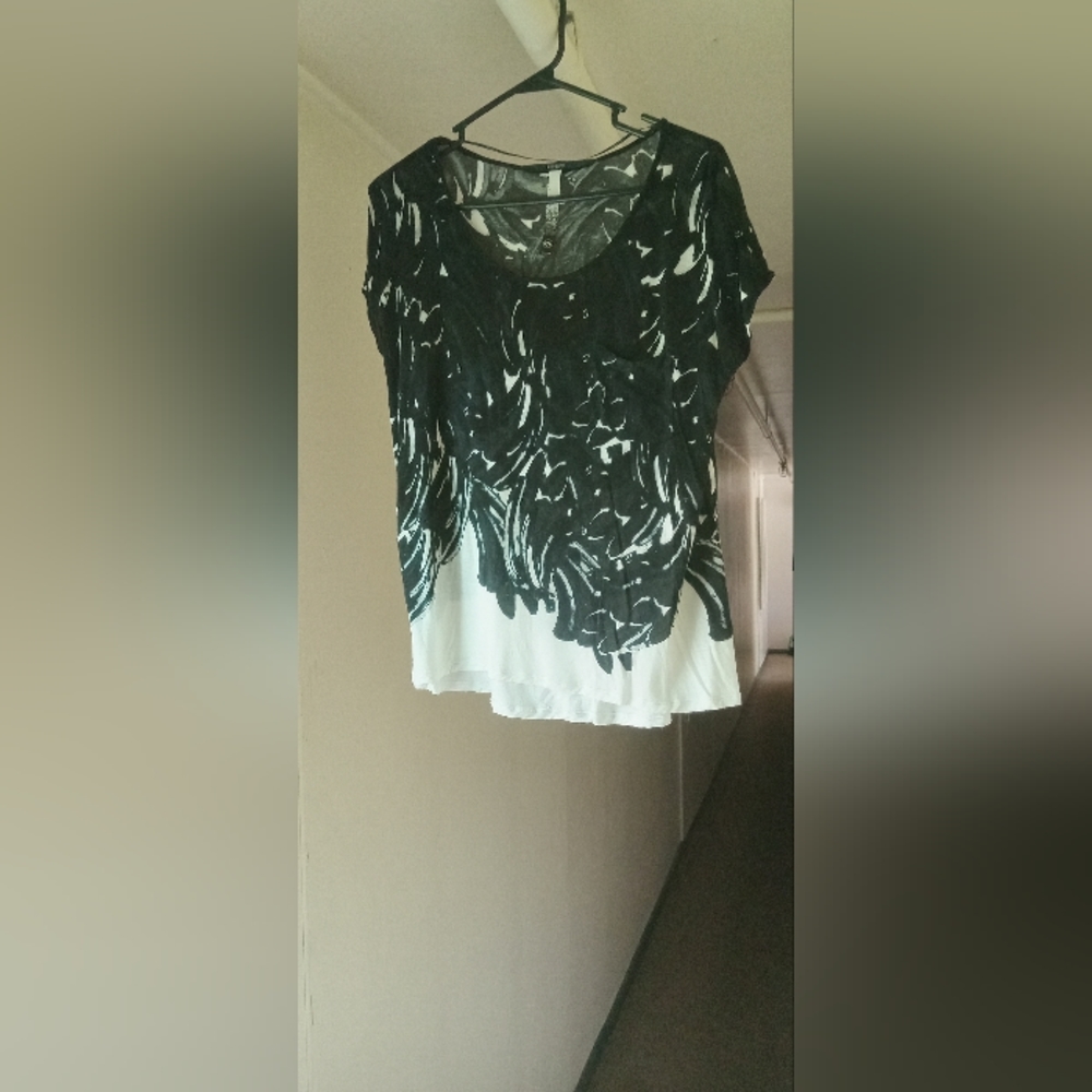 Lady's Black and White Top